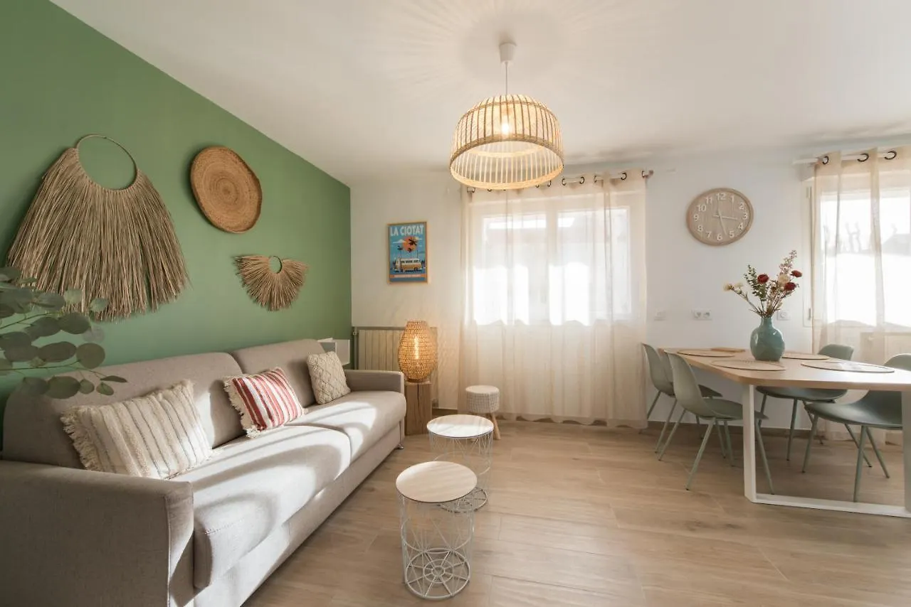 Le Med - Apartment T2 Confort - Proche Plage - Clim - Parking Prive La Ciotat 0*,  France