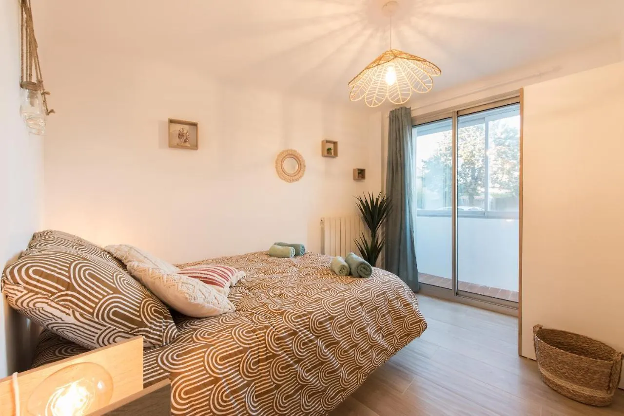 Le Med - Apartment T2 Confort - Proche Plage - Clim - Parking Prive La Ciotat 0*,  France